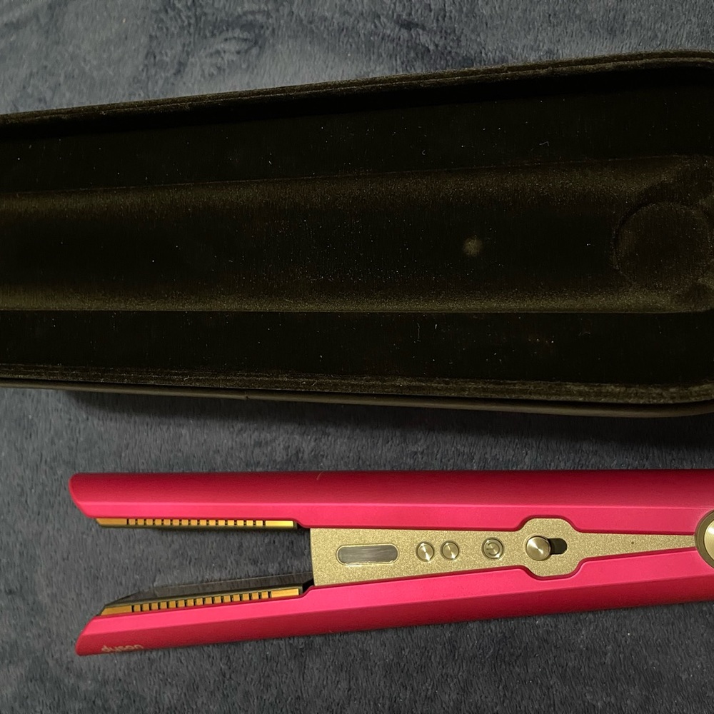 Dyson straightener